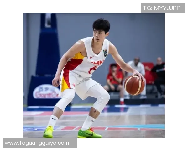 李悦洲一年级新秀表现抢眼展现出年轻球员的潜力与勇气 李悦洲一年级新秀表现抢眼展现出年轻球员的潜力与勇气